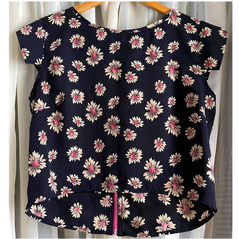 Black Daisy Crop Top